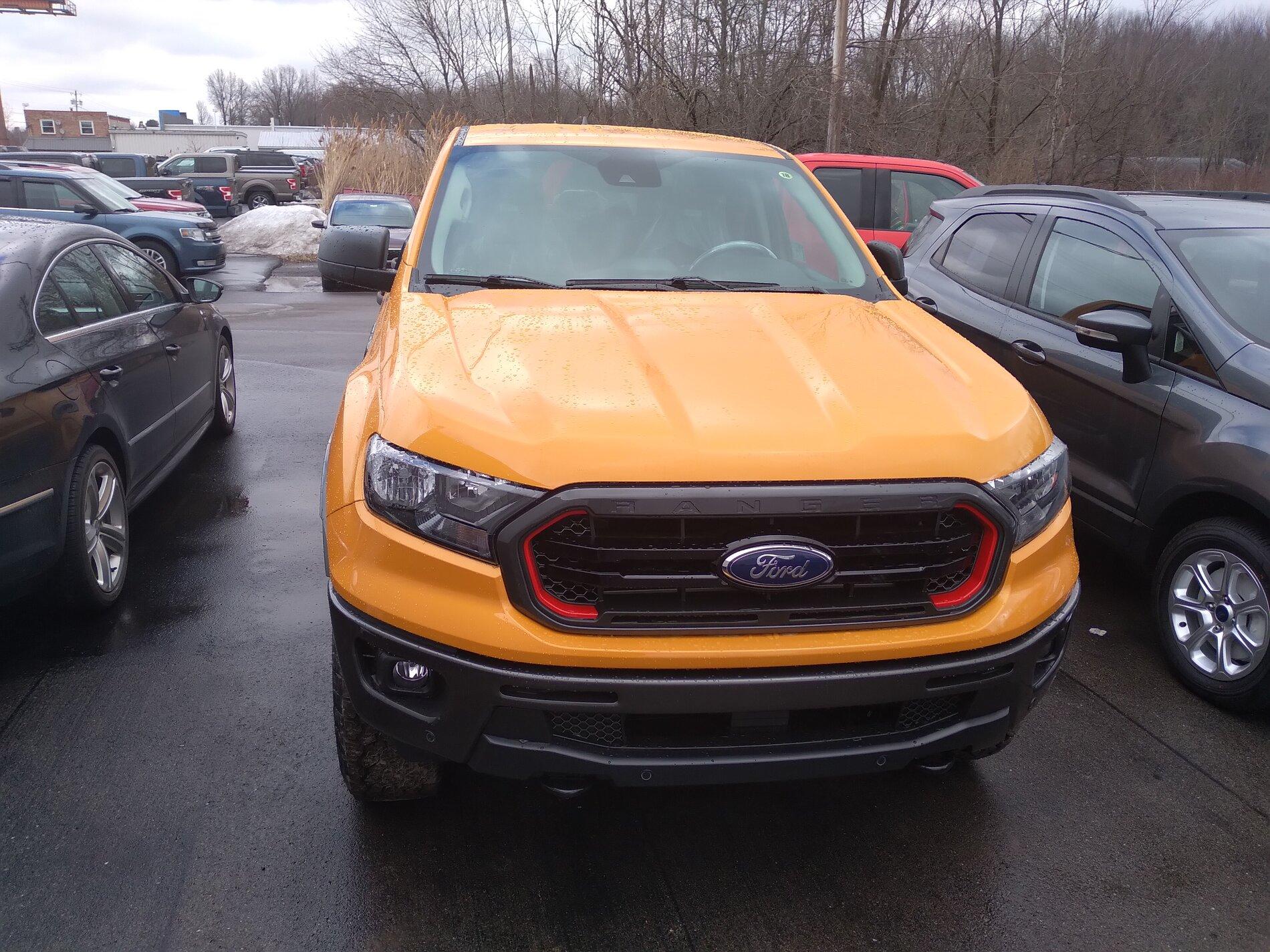 Ford Bronco Cyber Orange vs Yellow 20210227_125041