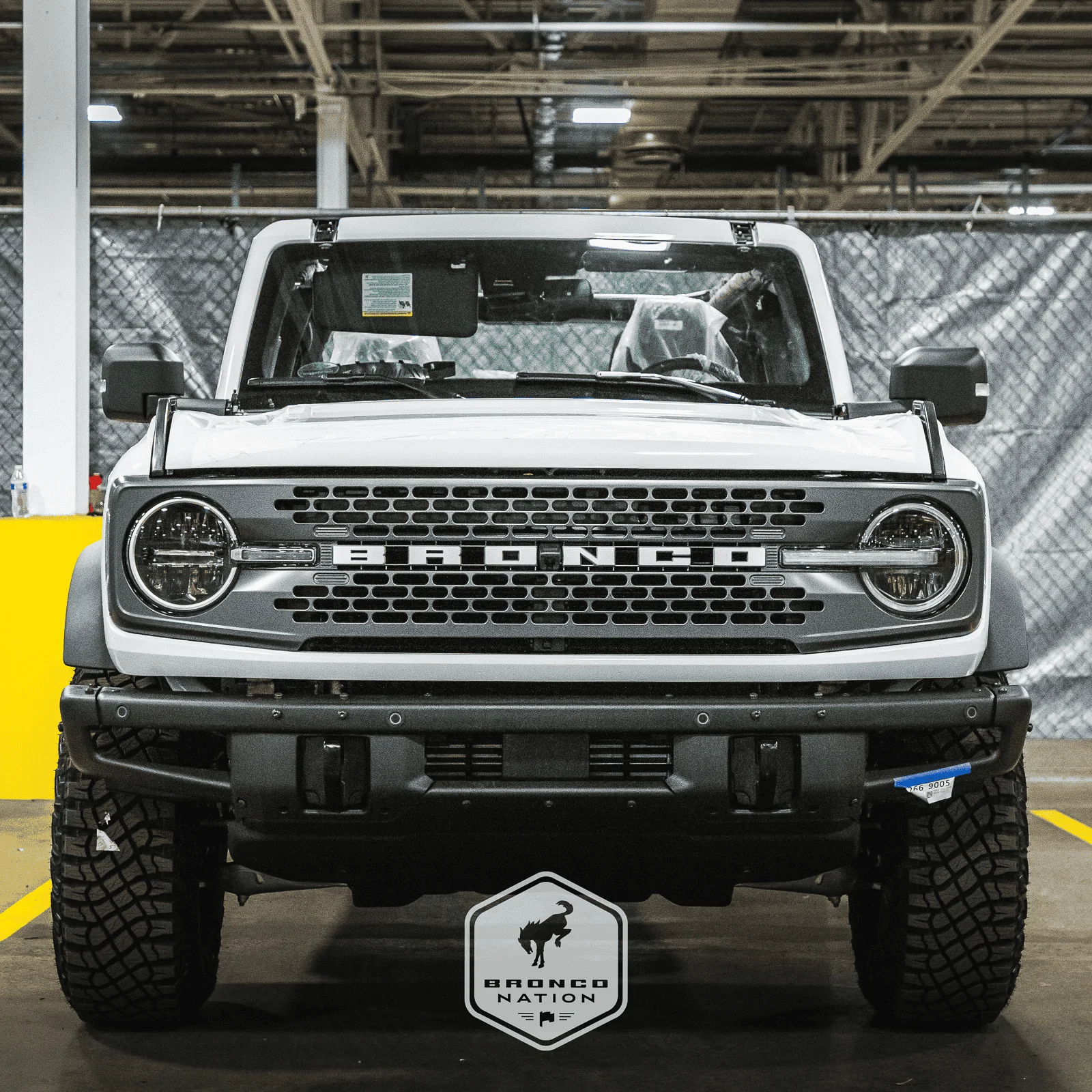 Ford Bronco White Bronco Stigma 1615659654301