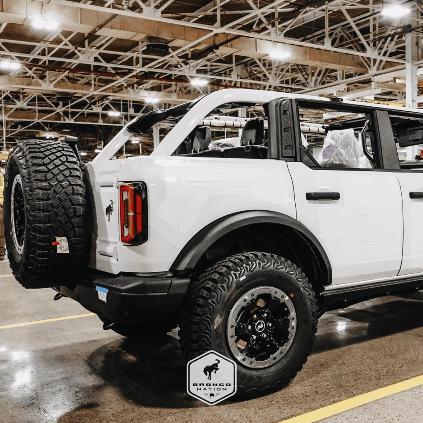 Ford Bronco White Bronco Stigma 1615659949563