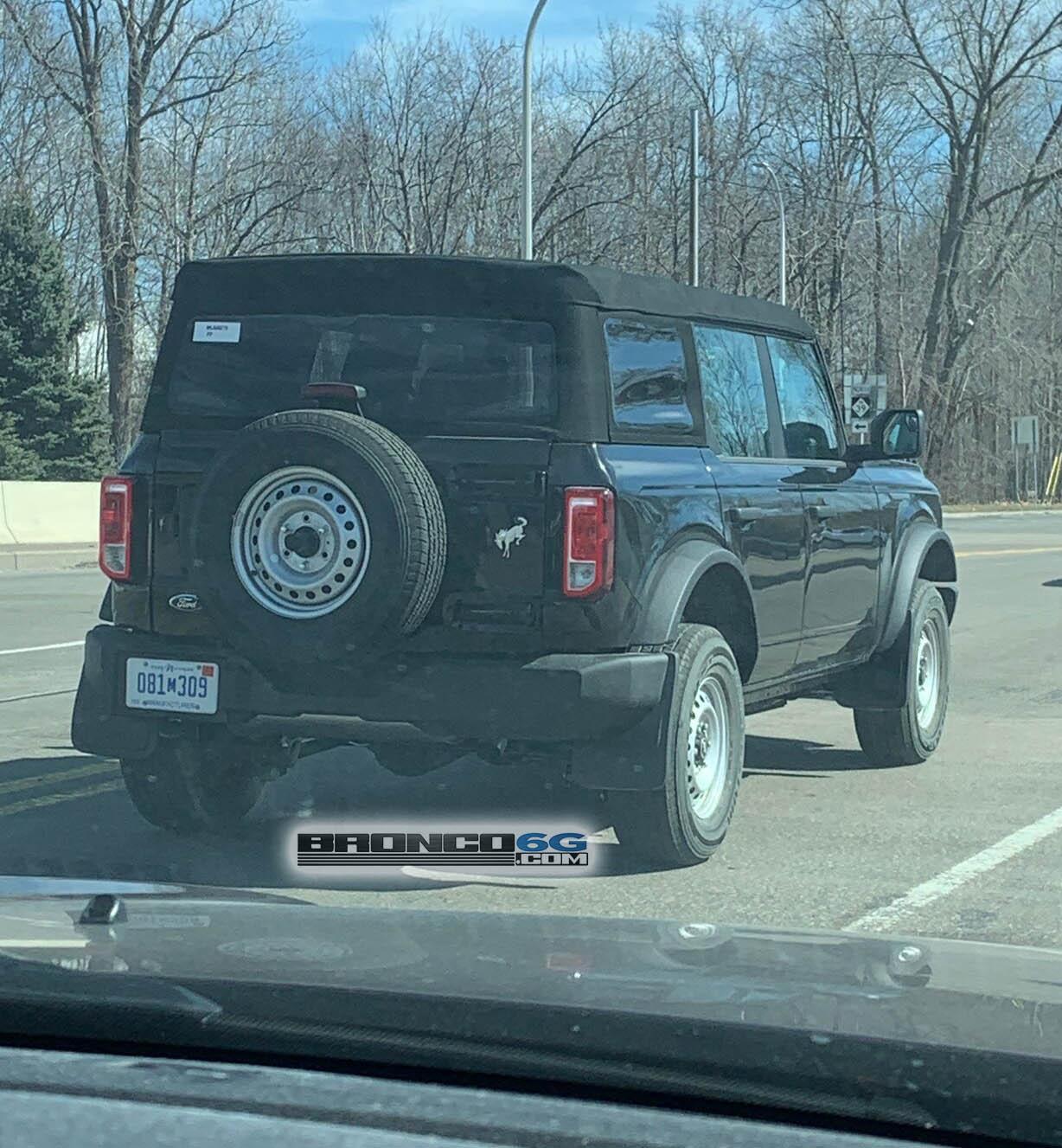 Ford Bronco The elusive Bronco Base 4-door spotted (Shadow Black) 2021 Bronco Base 4-Door Soft Top 5