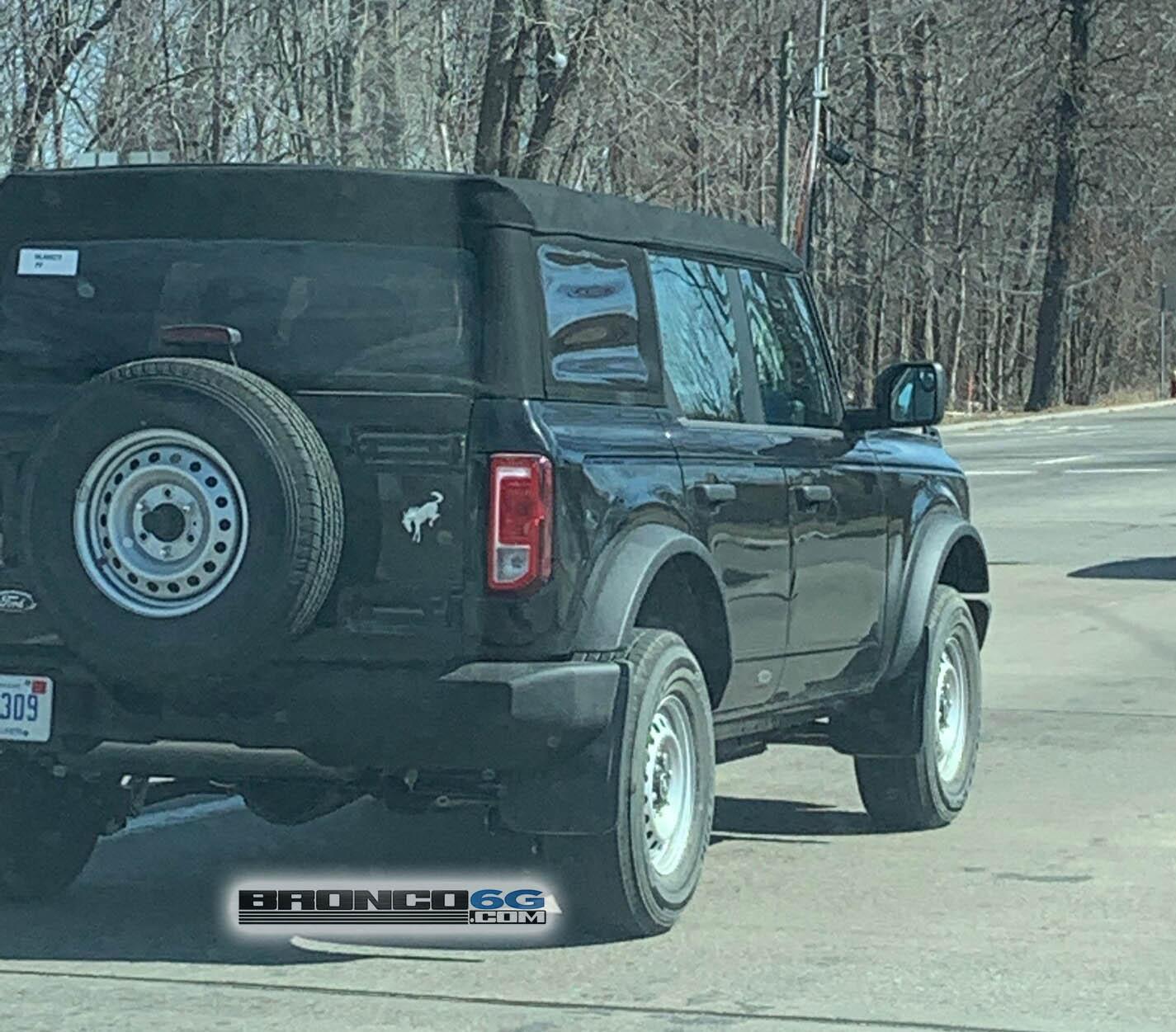 Ford Bronco The elusive Bronco Base 4-door spotted (Shadow Black) 2021 Bronco Base 4-Door Soft Top 6