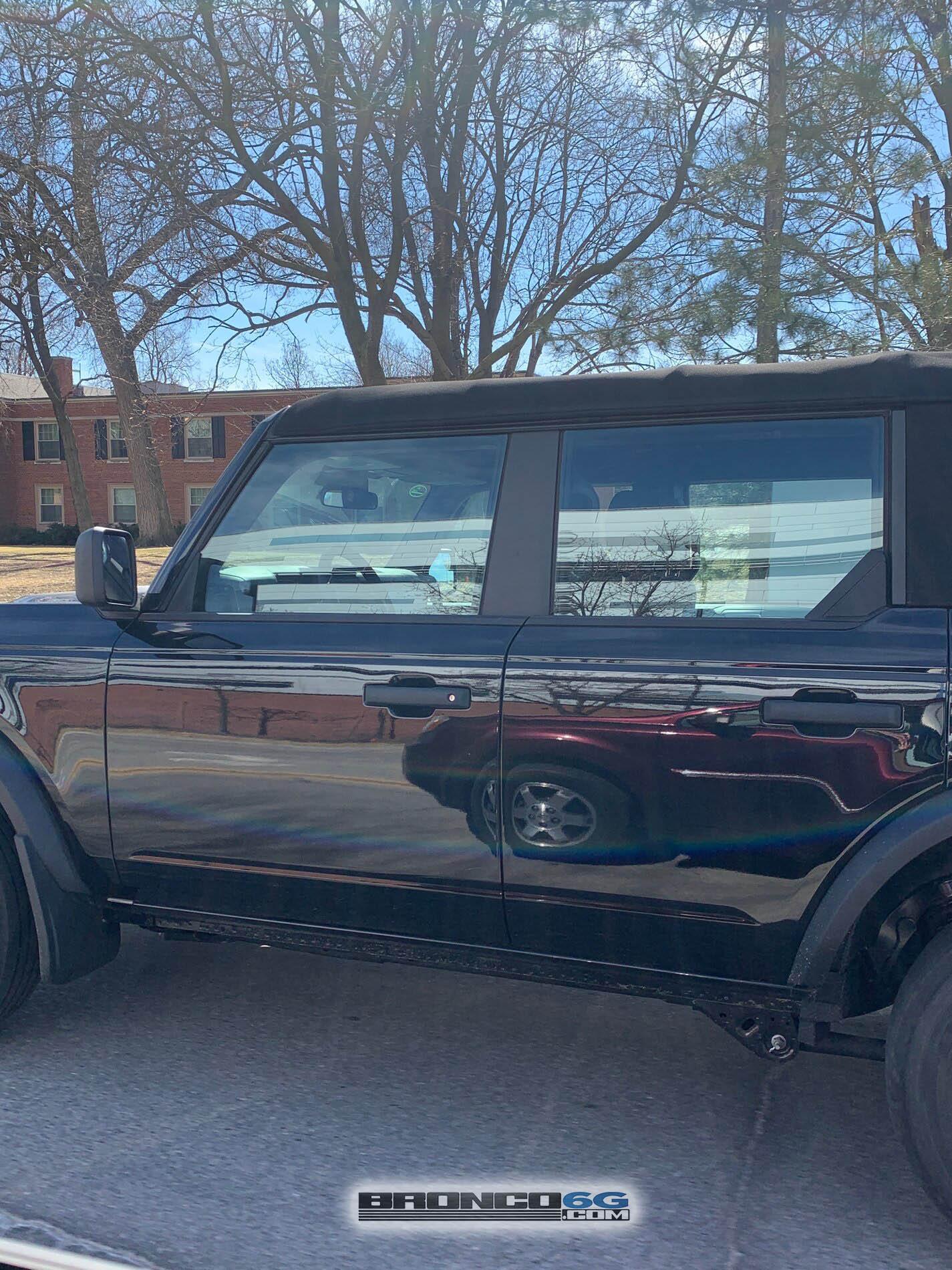 Ford Bronco The elusive Bronco Base 4-door spotted (Shadow Black) 2021 Bronco Base 4-Door Soft Top 7