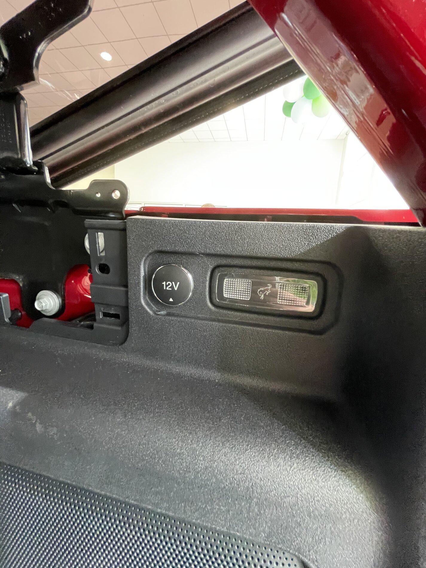 Ford Bronco Rapid red OBX 4 dr FDEC35F3-44EA-4B38-9B5F-450E2E58FB8D