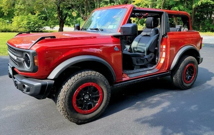 Bronco Pedicure: Beauty Rings Paint Matched