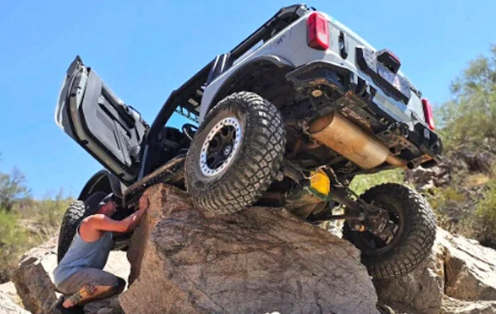 Carnage on Elvis, Box Canyon Florence AZ... stock half shaft and front FDU broke