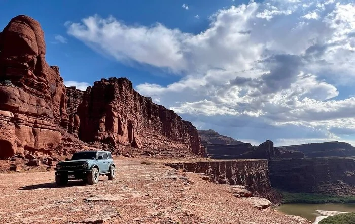 Utah Road Trip with 7 National Parks and some Fun Offroading