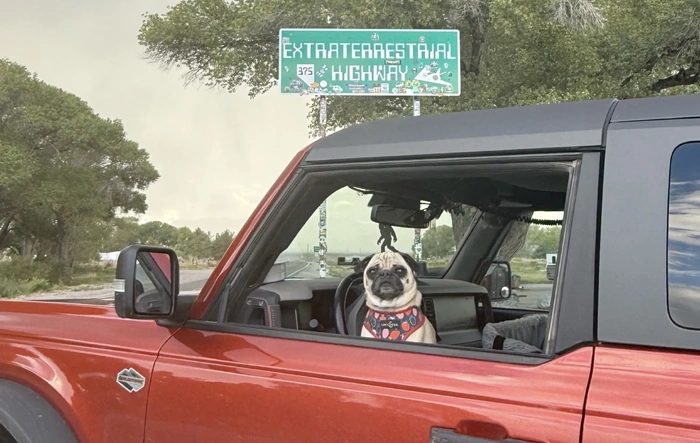 Maeby & Daddy seek out the Area 51 secret UFO base