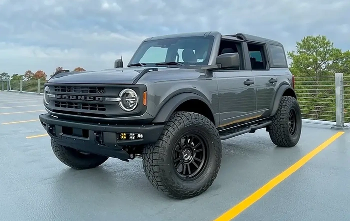 2025 Base 4dr 2.3L Build Carbonized Gray