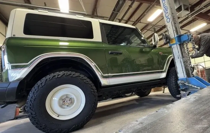 Bronco Ranger gets painted stripes.