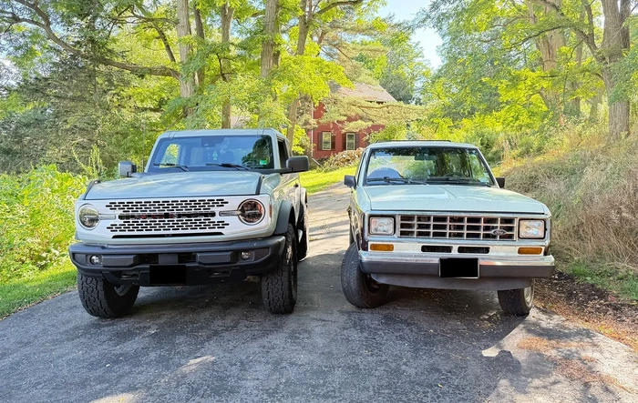 Photos: my new 2021 Big Bend beside my 1988 Bronco II