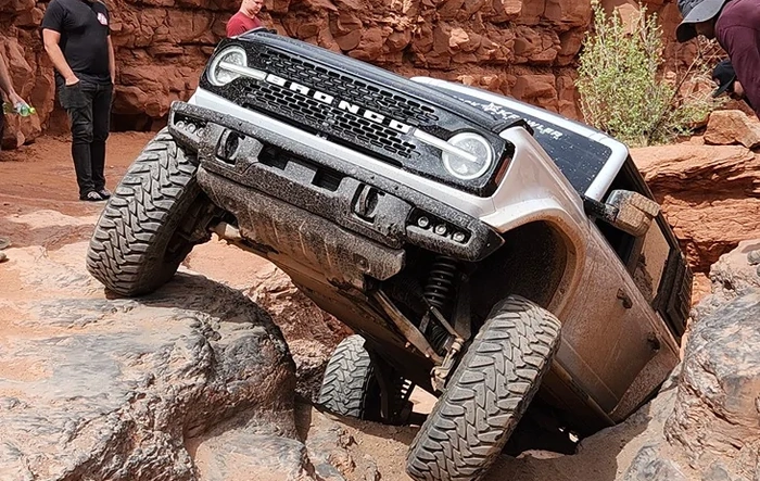 2 Broncos vs. 9 Jeeps @ Moab Pickle Trail Ride 3/31/26