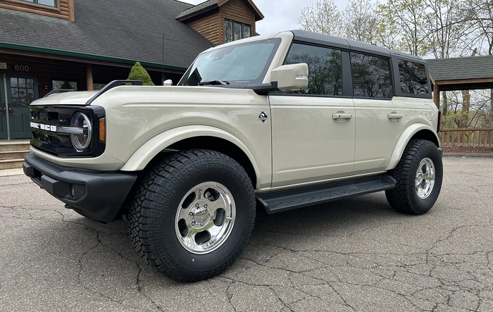 Mickey Thompson Canyon 0 offset + Kenda Klever AT tires 315/70R17 installed! - 2025 Desert Sand OBX