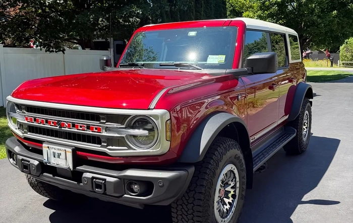 First coat of MAXL ONE (all-in-one waterless wash, polish, ceramic-style protective spray) on 6th Anniversary Bronco