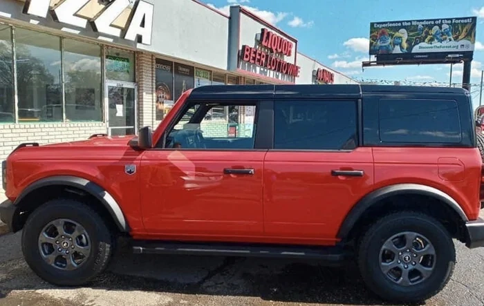 First wild sighting: Painted Black Mod Top on 2021 Bronco