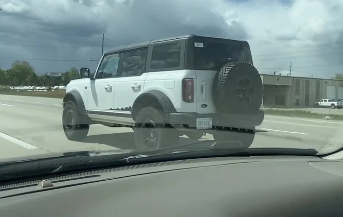Video: Bronco WildTrak 4-Door in Oxford White w/ Sticker Package and MIC Hard Top Moving Like a Boss