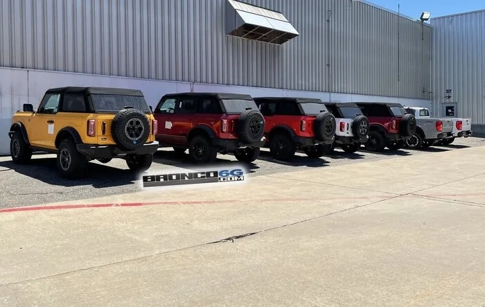 SPOTTED: MAP Broncos & 4DR Wildtrak vs F150 Raptor Comparison