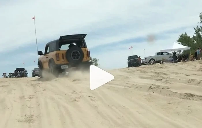 🎥: 2.3L 7-Speed Badlands Bronco ripping it in Michigan!