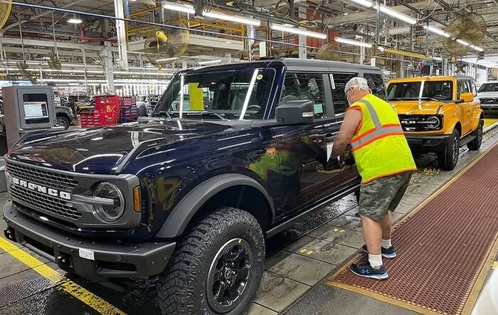 First Broncos Built Production Stats -- % of Doors, Tops, Engines, Tow Package, Wildtrak
