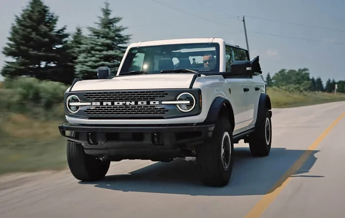 Video: 4 Door Badlands Manual Review & Crawler Gear Demo 🙃