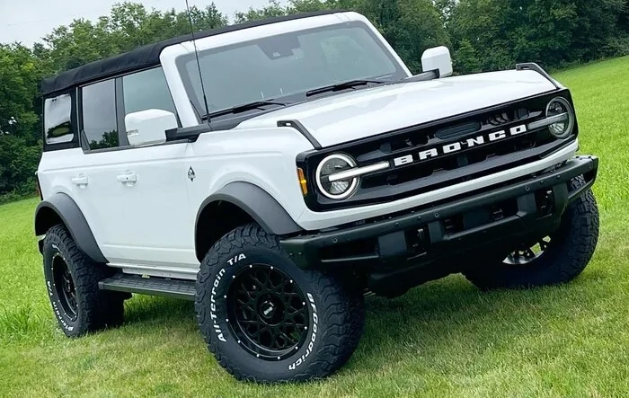 2021 Bronco Sasquatch on Maxlider Bronco Wheels in 18x9 with 35x12.5x18” KO2 tires