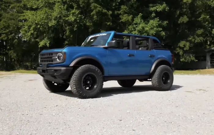 Rough Country 2” lift on 4 door Base Bronco, with 35s on 18” Fuel wheels