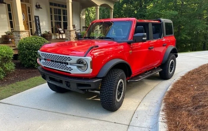 How Bronco Badlands (Race Red) Looks With a Painted Grille