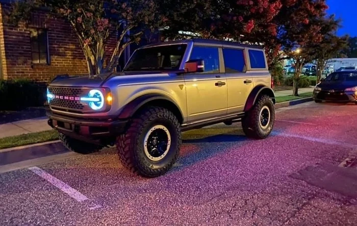 37’s fitted on Sasquatch Bronco straight off the transport