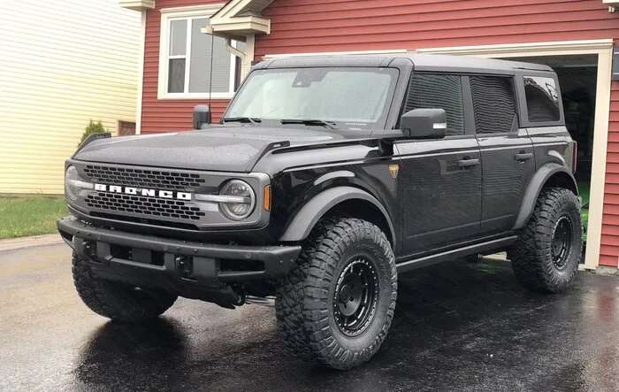 New pics of my 2021 Bronco Badlands with 35’s!! [Videos Added]