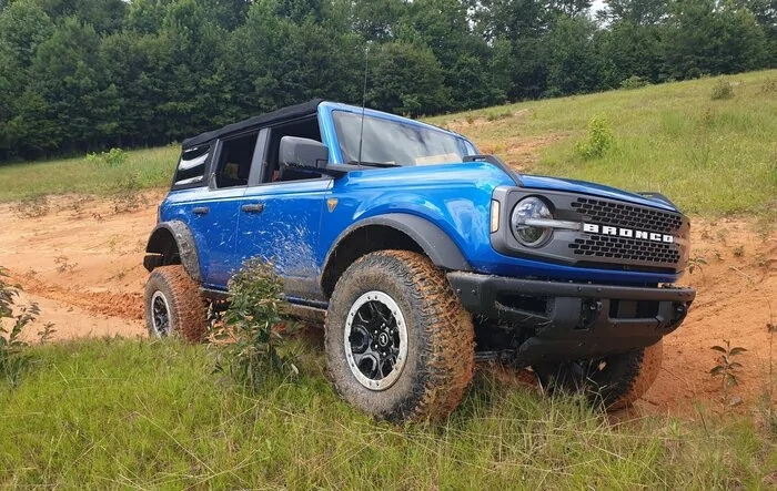 First 24 hrs in my Badlands Sasquatch 4dr 2.7L Velocity Blue Soft Top (w/ Rear Cargo Enclosure review)