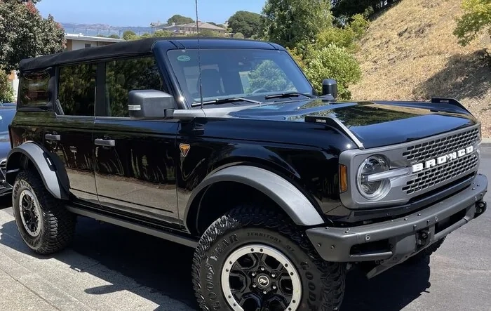 Shadow Black Badlands Sasquatch w/ Lux DELIVERED. Impressions from former Jeep owner
