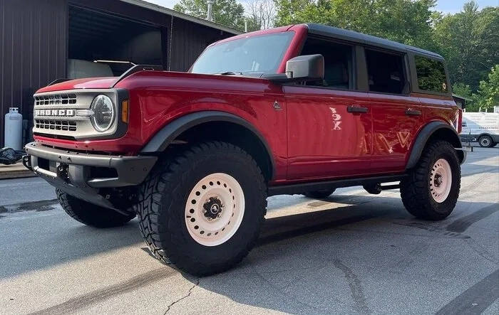 Heritage style preview: White powdercoated steel wheels on Rapid Red Black Diamond