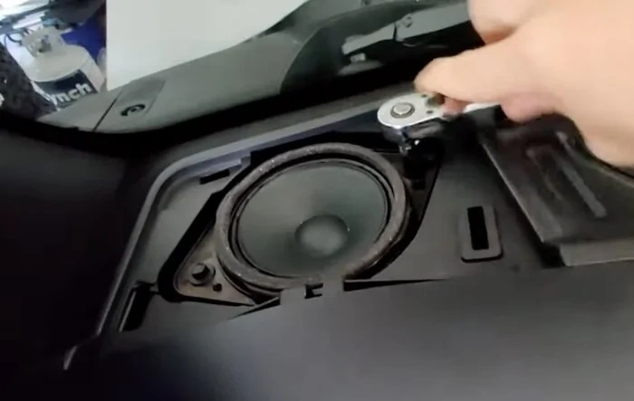 Base Outer Banks 2021 Bronco Speakers Upgrade Tutorial -- With Stereo Wiring Diagram