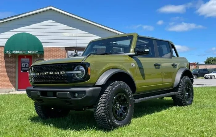 Army Green 2021 Ford Bronco Wildtrak (Wrap)