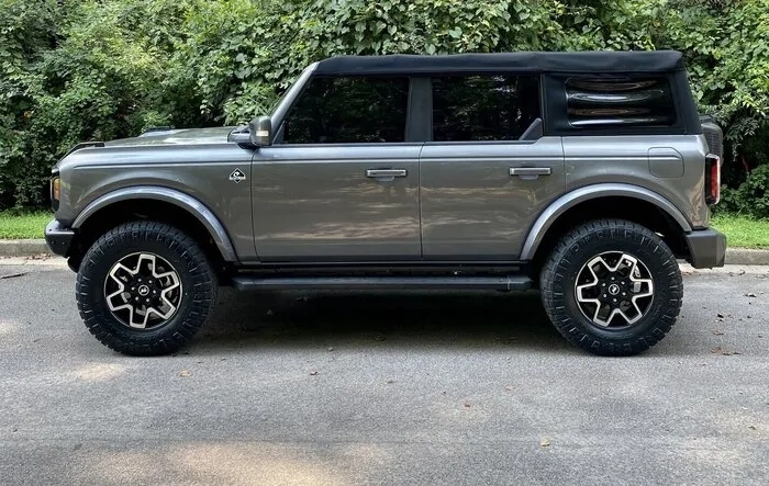 Outer Banks + 4WP Level Kit + 295/70R18 (34.2x11.7) Nitto Ridge Grapplers on stock wheels
