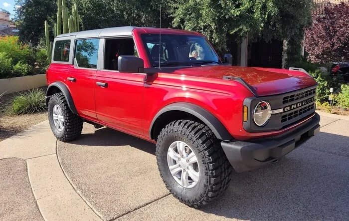 Base Bronco Fitted With 315 Size Tires & Ford Ranger Wheels (No Lift)