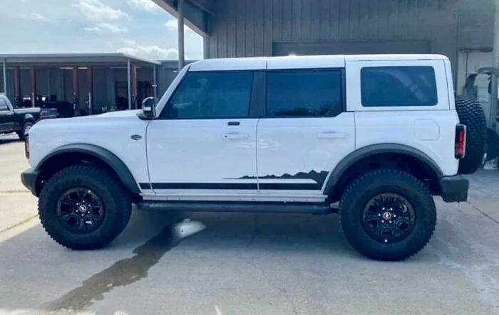White painted MIC top on Oxford White Wildtrak Bronco