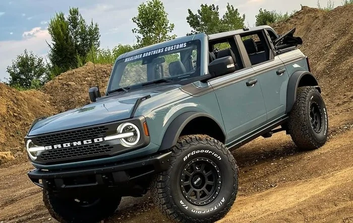 Bronco Badlands Sasquatch on 37’s + Maxlider Brothers 4” lift kit