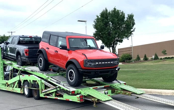 Ford will start shipping new MIC hardtops, Broncos this week! 🚛
