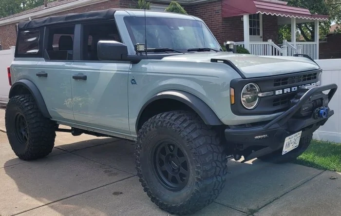 My Black Diamond Bronco with 37's, 2" spacers, 4WP upper control arms & rear track bar, Method 701