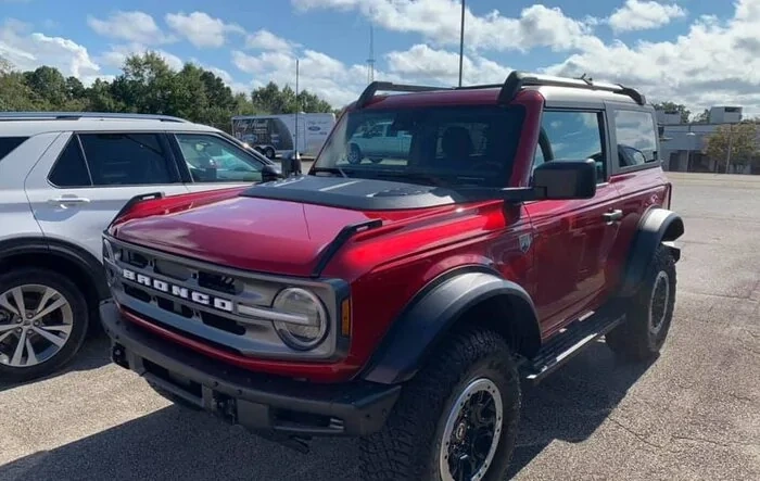 Pics: Ford Accessory Hood Scoop and Fender Flares by Air Design installed on 2021 Bronco 2-Door Big Bend