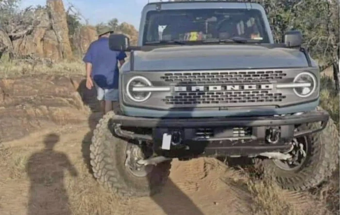 2021 Bronco snaps both tie rods valiantly on extreme obstacle (Queens Throne obstacle on K2 trail)