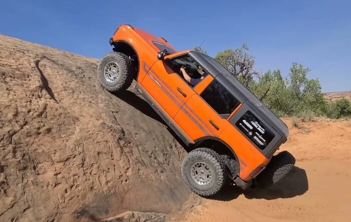 Video: lifted 4-door Bronco on 37's running Poison Spider Trail in Moab and climbing rock face