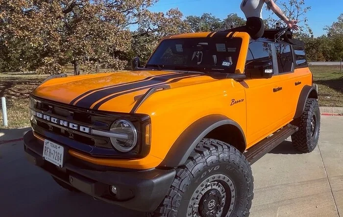 Orange Wrap. 3.5" Rough Country Lift. 37" Toyo Tires. 17" Black Rhino Wheels. 🖤🙏🏽🧡