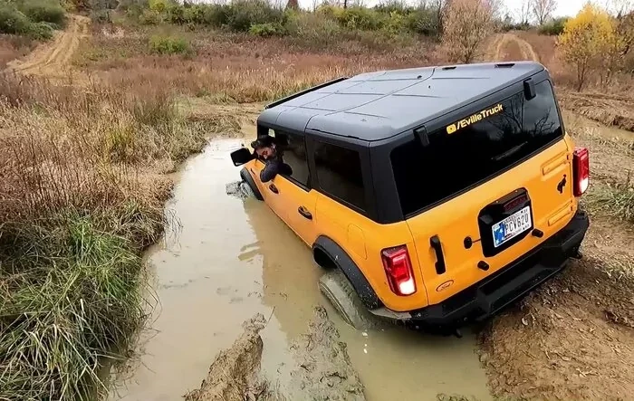 Video: Much better turn out offroading (mudding) the SEMA Bronco Black Diamond this time.