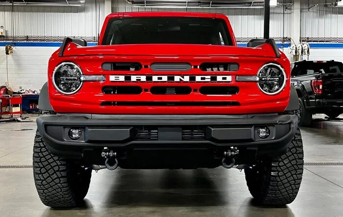 Big Bend 👣 Middleton Motorsports Sasquatch Conversion 👣 | Painted Grill, Analog HD Wheels, 2" Lift