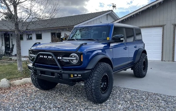 Lightning Blue First Edition on 37's, 17" Dirtylife beadlocks wheels, King Shocks