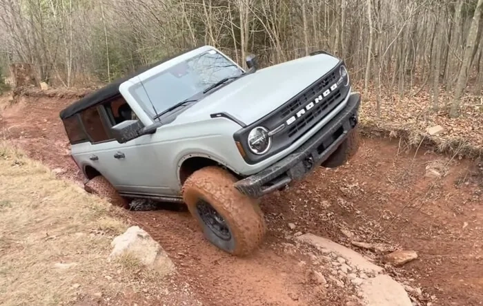 Black Diamond and Badlands Broncos vs. Jeeps Off-Roading