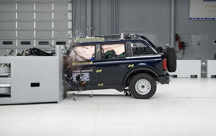2021 Bronco Headlights & Head Restraints Prevent It From Getting Top IIHS Award