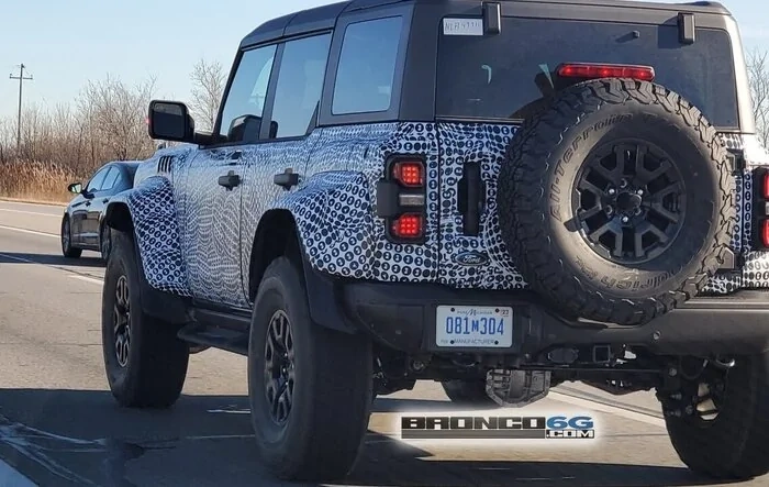 Bronco Raptor spotted in Detroit with clear look at fender gills