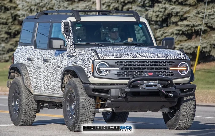 📸 2022 Bronco Everglades spied in DESERT SAND paint!